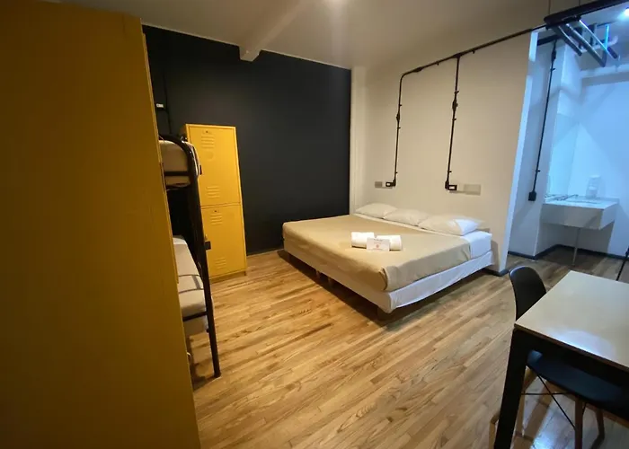 Mundo Joven Catedral Hostel *