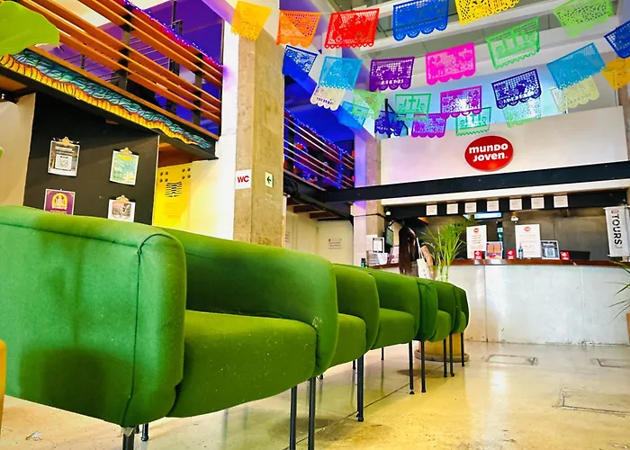Mundo Joven Catedral Hostel *