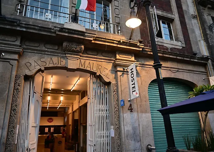 Mundo Joven Catedral Hostel *