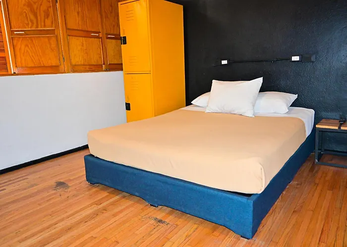Mundo Joven Catedral Hostel *