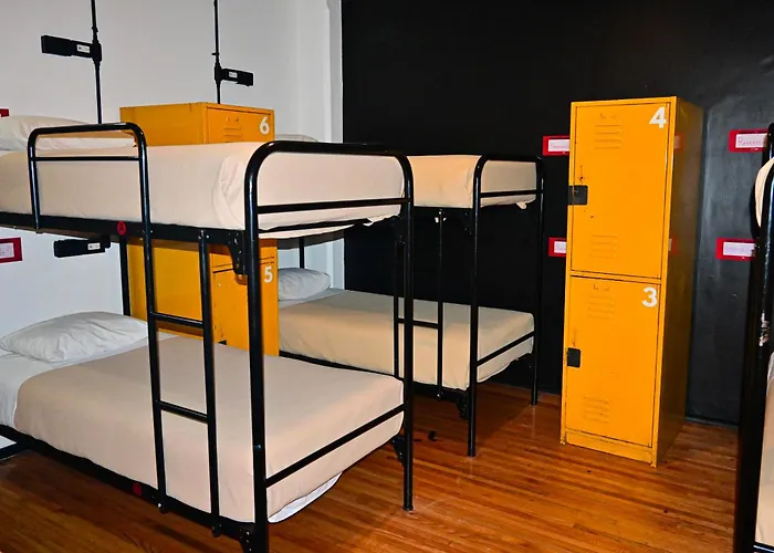 Mundo Joven Catedral Hostel *