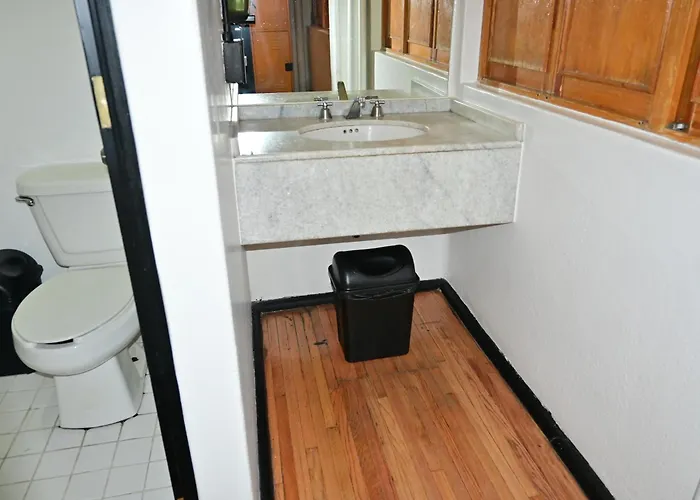 Mundo Joven Catedral Hostel *